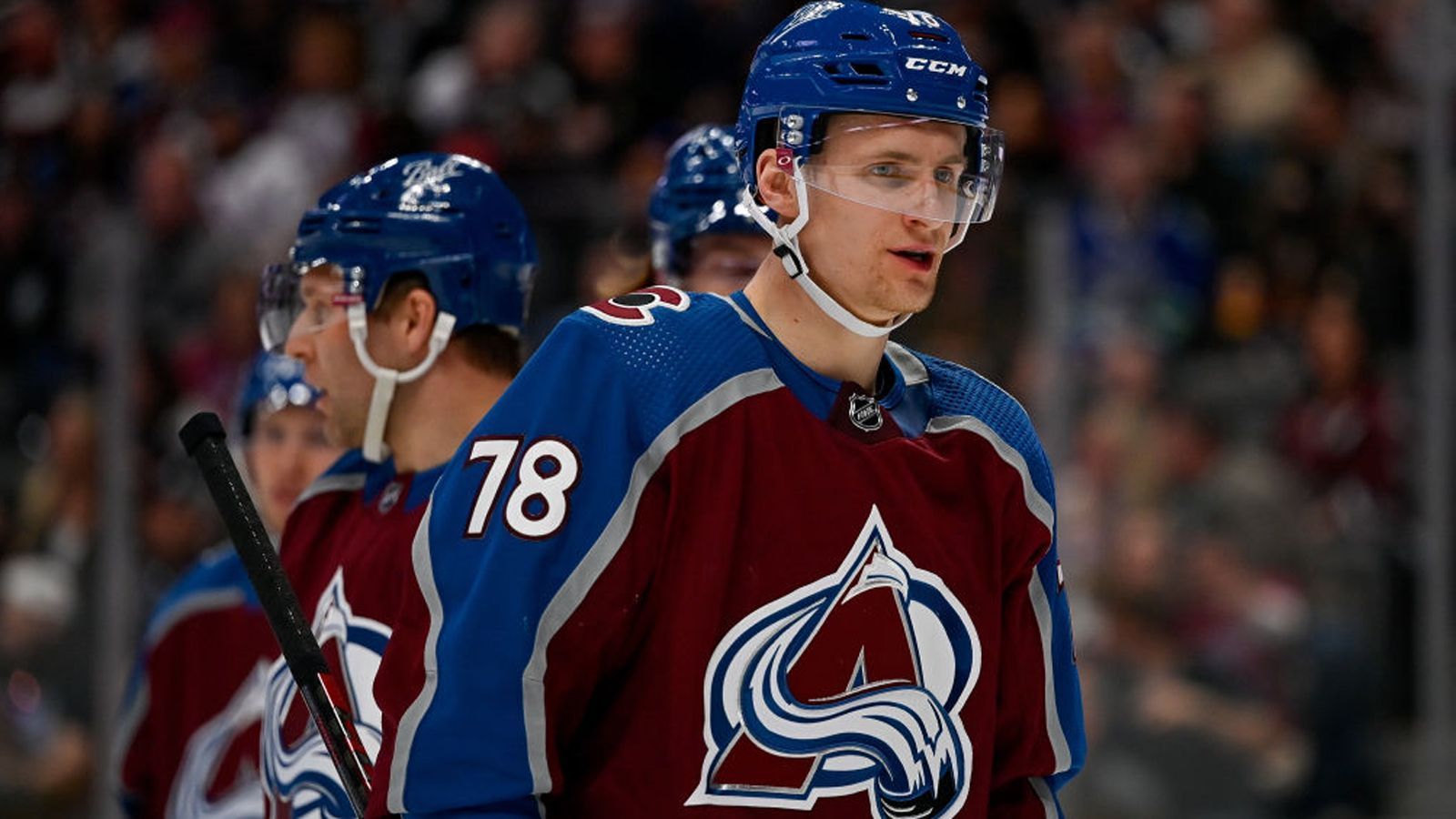 
                <strong>Platz 2: Colorado Avalanche</strong><br>
                Die Lawine kommt vor allem in Überzahl gefährlich ins Rollen. 34,5 Prozent der Powerplay-Situationen führen zum Tor. Dies ist der beste Wert der NHL-Endrunde. Ein Schnitt von 4,3 Treffern pro Spiel ist zudem der zweitbeste Wert. In Nico Sturm (Foto) zählt auch ein Deutscher zum Aufgebot. Dem Augsburger gelang in den Playoffs ein Assist, in den vergangenen vier Spielen kam er aber nicht mehr zum Einsatz. Dies könnte sich gegen die Oilers ändern, weil Sturm als defensivstarker Center gegen die starke Offensive von Edmonton gebraucht werden könnte.
              