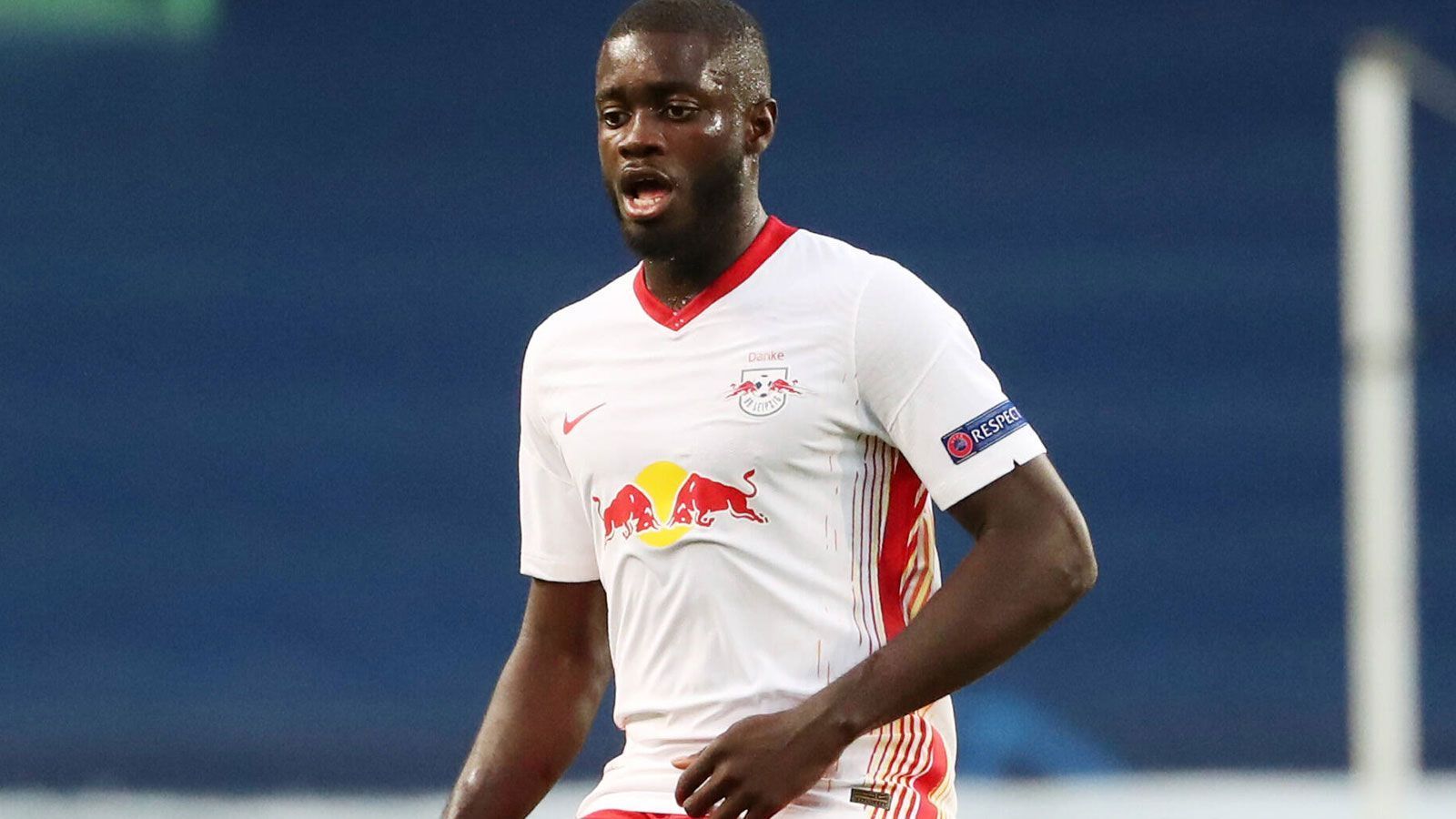 
                <strong>Dayot Upamecano</strong><br>
                Bärenstark, hat gefühlt die meisten Ballkontakte. Ist fast immer die Endstation bei Atletico-Angriffen und findet dabei auch stets faire Mittel. Hat Atleticos Angreifer fest im Griff. In der Spieleröffnung mit gutem Auge. Wagt sich auch immer wieder selbst mit nach vorne und sucht auch den Abschluss. Testet Oblak nach einer Ecke kurz vor der Pause und noch einmal aus der Distanz in der 57. Minute. ran-Note: 1
              