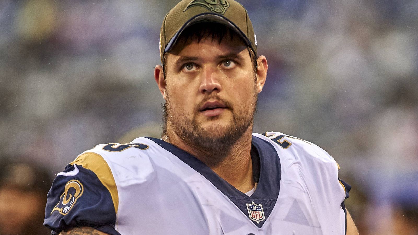 
                <strong>Rob Havenstein</strong><br>
                Der Right Tackle verlängerte im Augusts seinen Vertrag. Dafür nahmen die Rams eine Menge Geld in die Hand, denn der 26-Jährige bekommt ab 2019 über vier Jahre 32,5 Millionen Dollar, pro Saison also 8,125 Millionen. In der Liste der bestbezahlten Right Tackles schießt er auf Platz drei. Rund 16 Millionen Dollar seines Gehalts sind garantiert.
              