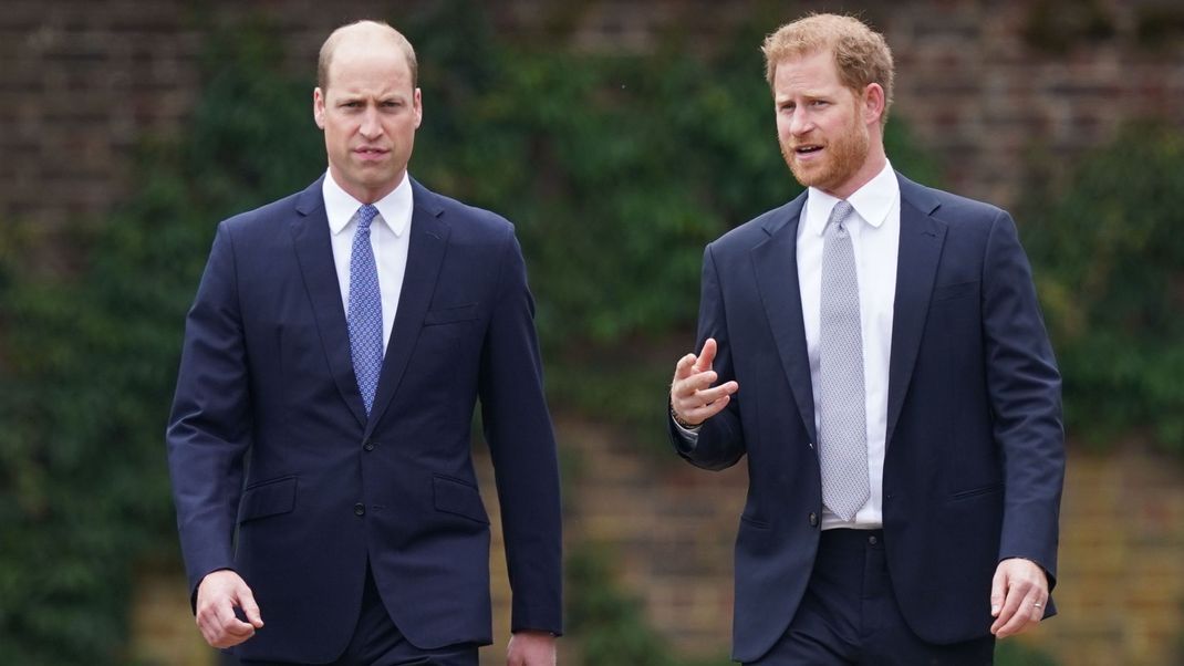 Noch mehr Zoff im britischen Königshaus? Angeblich soll es für die Prinzen William und Harry kein "Zurück" mehr geben. Was es damit auf sich hat, erfährst du hier.