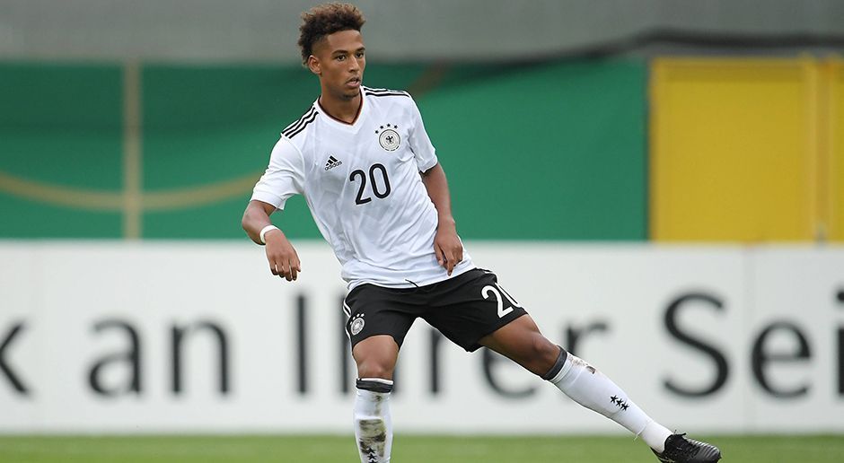 
                <strong>Abwehr: Thilo Kehrer</strong><br>
                Die Dreierkette beginnt mit Thilo Kehrer. Der 20-Jährige wechselte bereits in der U17 zum FC Schalke 04. Zuvor genoss er jedoch drei Jahre lang die Jugendarbeit in Stuttgart. Im Sommer gewann er mit der deutschen U21 den Europameistertitel.
              