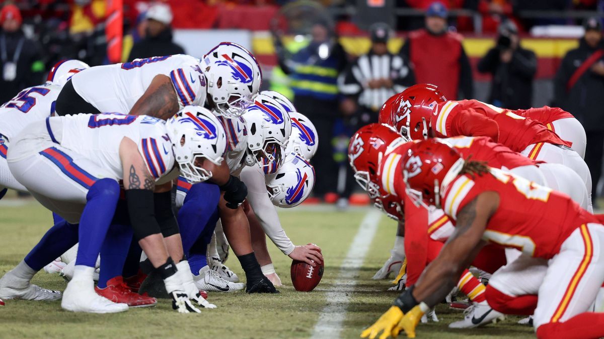 NFL, American Football Herren, USA AFC Championship-Buffalo Bills at Kansas City Chiefs Jan 26, 2025; Kansas City, MO, USA; The Buffalo Bills offensive linemen line up against the Kansas City Chief...