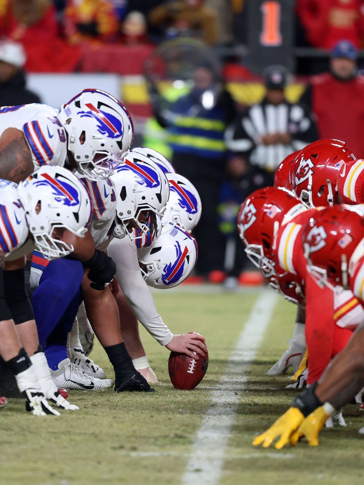 NFL, American Football Herren, USA AFC Championship-Buffalo Bills at Kansas City Chiefs Jan 26, 2025; Kansas City, MO, USA; The Buffalo Bills offensive linemen line up against the Kansas City Chief...
