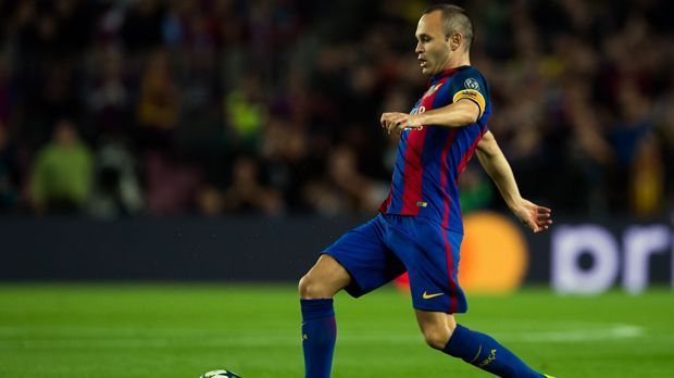 
                <strong>Rechtes Mittelfeld - Andres Iniesta (FC Barcelona/Spanien)</strong><br>
                Rechtes Mittelfeld - Andres Iniesta (FC Barcelona/Spanien)
              