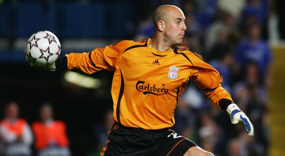 
                <strong>Pepe Reina (Saison 2006/2007)</strong><br>
                Platz 3: Pepe Reina (Saison 2006/2007) mit dem FC Liverpool. Bis zum Endspiel in Athen steht der Spanier zwölf Mal zwischen den Pfosten und muss siebenmal einen Ball auf dem Netz holen (Quote von 0,58). Im Final-Duell gegen den AC Mailand kommen jedoch noch zwei weitere Treffer hinzu - für den Titel reicht es deshalb trotz der starken Saisonleistung nicht.
              