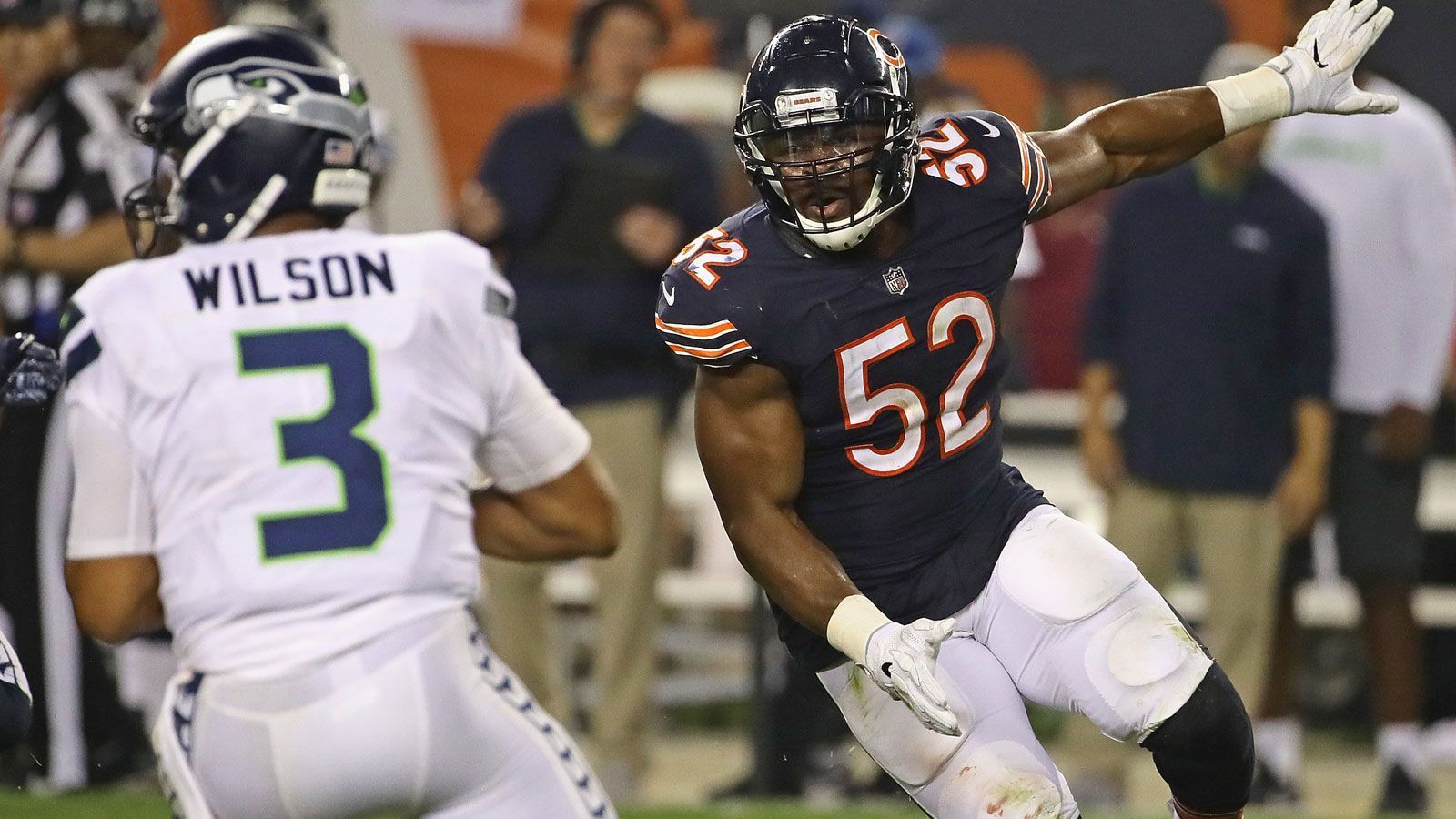 
                <strong>Defense: Chicago Bears (19 Punkte)</strong><br>
                Der teure Trade von Khalil Mack scheint sich weiterhin auszuzahlen. Die Bears hielten die Seahawks-Offense um Russell Wilson lange im Schach und zwangen Seahawks-Rookie Michael Dickson zu sieben Punts. Dazu kamen sechs Sacks und ein Pick-Six von Prince Amukamara. Im Fantasy Manager lieferte die Bears-Defense somit 19 Punkte ab. 
              