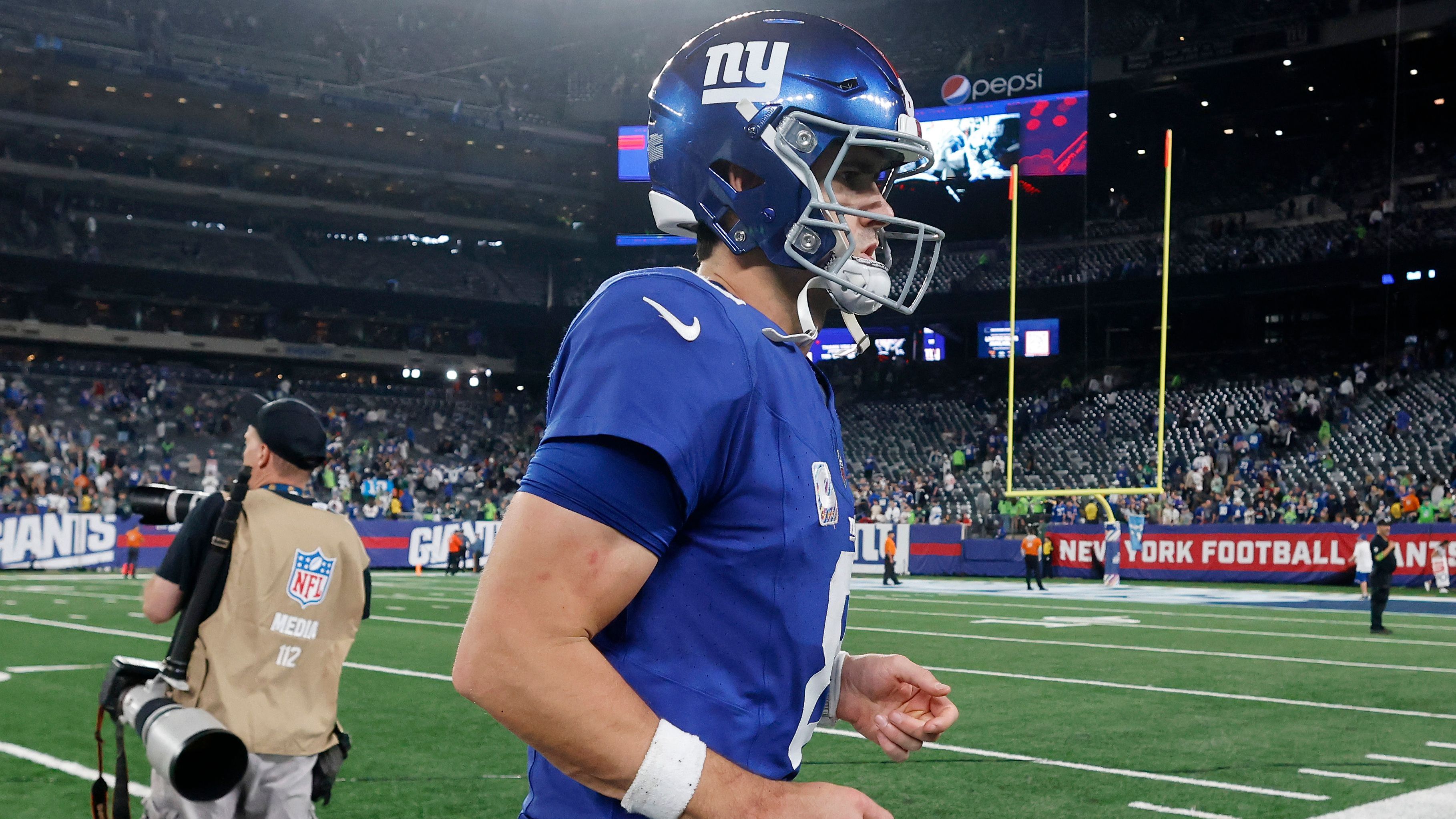 <strong>Die schlechtesten Prime-Time-Quarterbacks der NFL-Geschichte</strong><br>Daniel Jones erlebte mit den New York Giants am Montagabend (Ortszeit) ein Spiel zum Vergessen. Der Quarterback warf zwei Interceptions, gab den Ball zusätzlich einmal per Fumble her und musste am Ende ein deutliches 3:24 gegen die Seattle Seahawks schlucken.