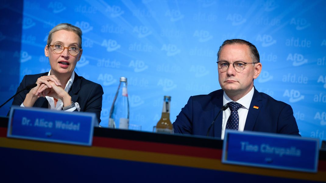 Alice Weidel und Tino Chrupalla, die Bundesvorsitzenden der AfD, äußern sich bei einer Pressekonferenz in der AfD-Bundesgeschäftsstelle zu den Ergebnissen der Landtagswahlen in Sachsen und Thüringen.&nbsp;