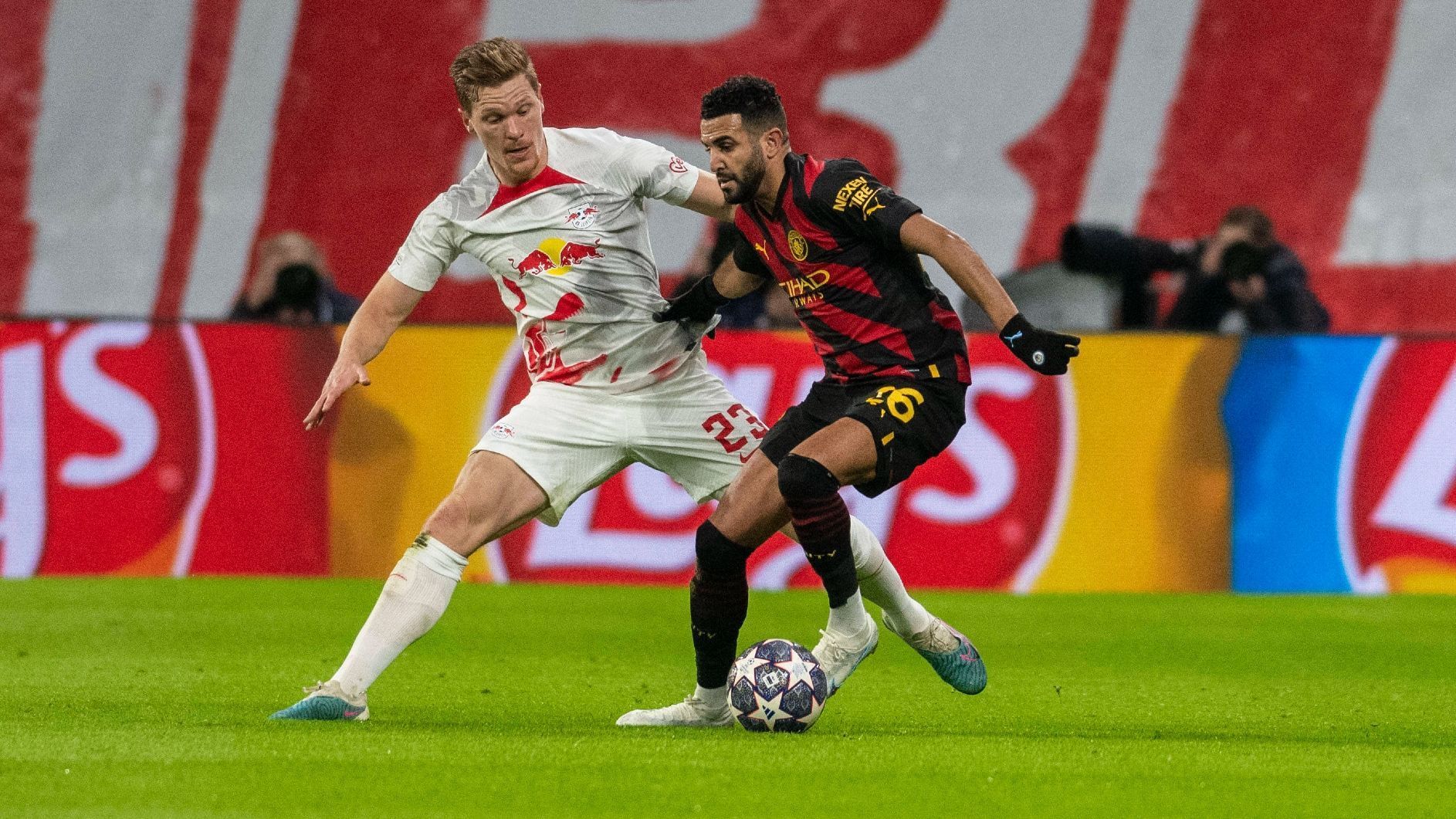 
                <strong>Marcel Halstenberg</strong><br>
                Auf der linken Abwehrseite rückt Marcel Halstenberg für David Raum ins Team und hat vor allem defensiv von Beginn an viel Arbeit. So kommt der Routinier gar nicht zu seinen eigentlich guten Vorstößen. Als er das dann in der 40. Minute doch mal schafft, kommt aber eine komplett unbrauchbare Flanke dabei heraus. Dafür bereitet Halstenberg später das 1:1 durch Gvardiol mustergültig vor. ran-Note: 3
              