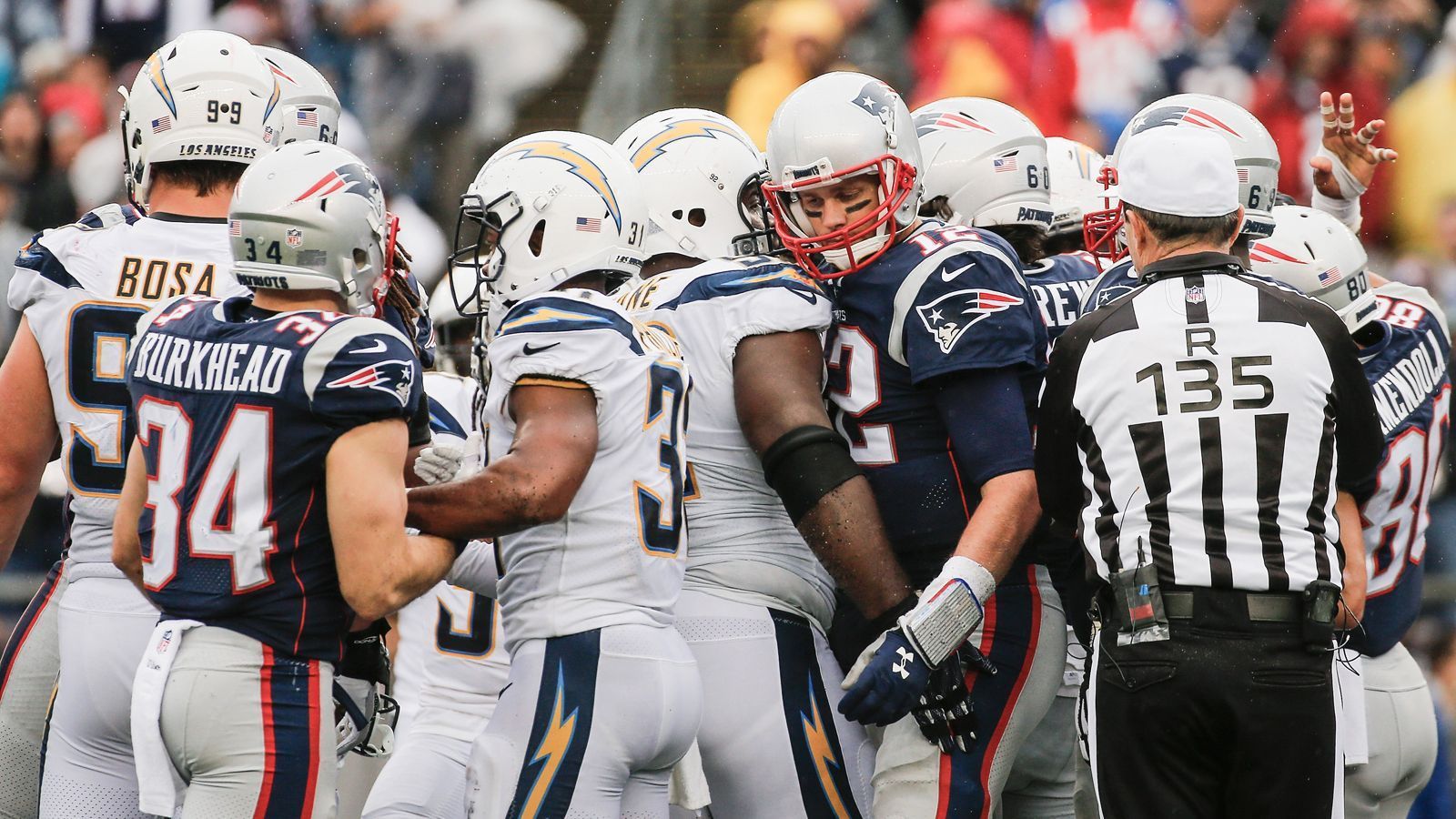 
                <strong>Los Angeles/San Diego Chargers</strong><br>
                Tom Brady vs. San Diego/Los Angeles Chargers: 10 Siege, 2 Niederlagen
              