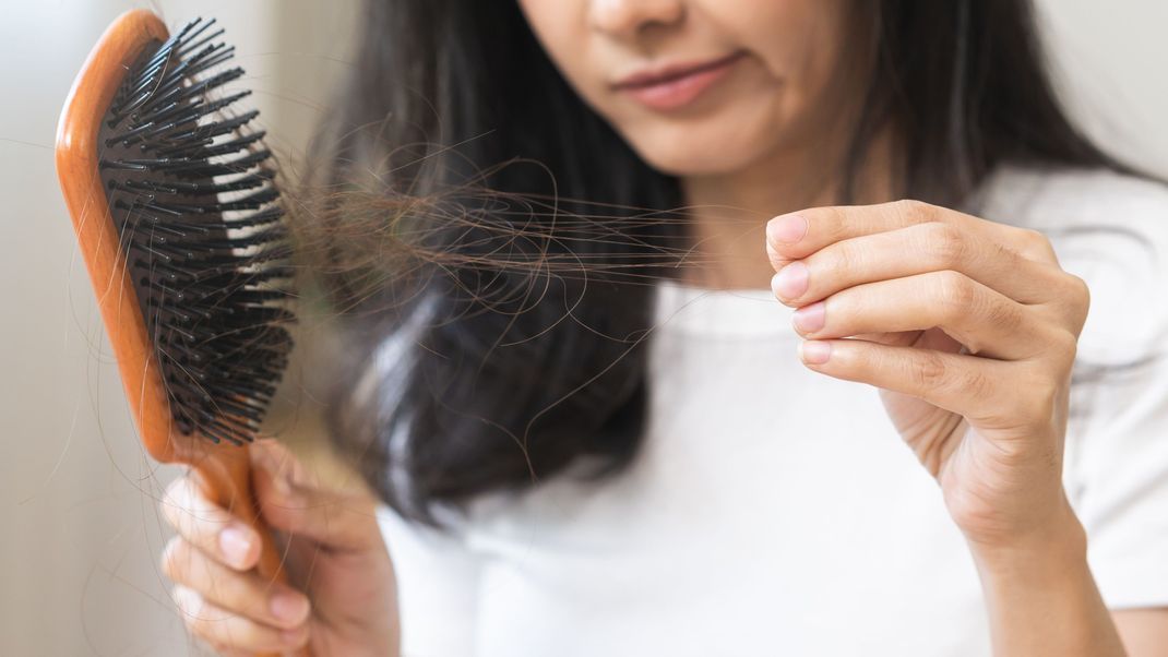 Haarbürste reinigen: Effektive Tipps für strahlende Sauberkeit