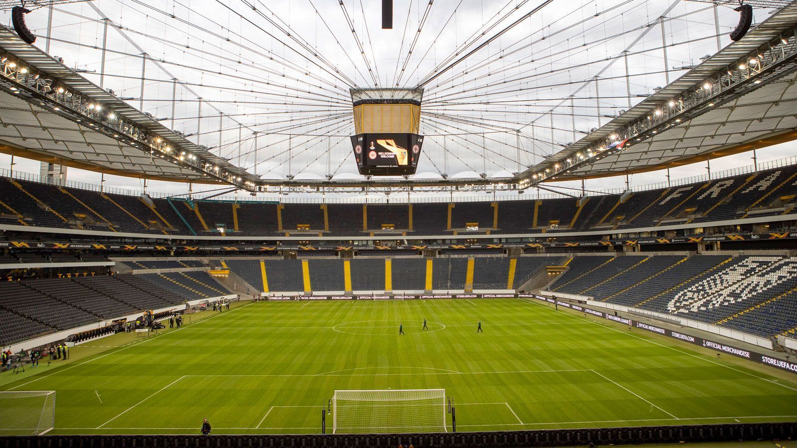 
                <strong>Eintracht Frankfurt</strong><br>
                Stadion: Deutsche Bank-ParkKapazität: 51.500Vorgehen: Dauerkartenverträge bleiben vorerst bestehen, Versendung der Dauerkarten beginnt erst, wenn wieder im Vollbetrieb gespielt werden kann
              