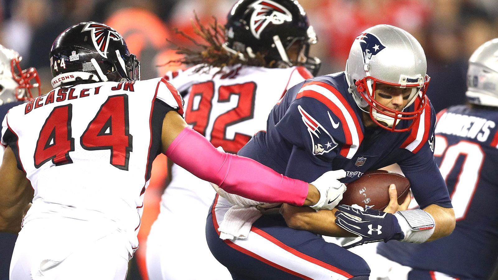
                <strong>Atlanta Falcons</strong><br>
                Tom Brady vs. Atlanta Falcons: 11 Siege, 1 Niederlage
              