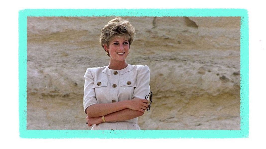 Schöne voluminöse Locken, die sich mit einem Haarspray fixieren lassen – wir berichten über den Curly Bob: Ein beliebtes Hairstyling von Prinzessin Diana.