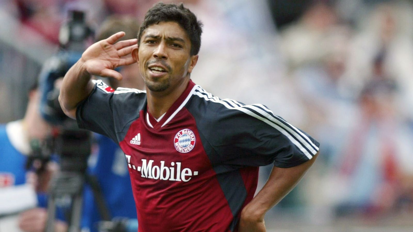 
                <strong>Platz 10 (geteilt): Giovane Elber</strong><br>
                Pflichtspiele für die Bayern: 266 Pflichtspiel-Tore für die Bayern: 140Nationalität: BrasilienBeim FC Bayern von 1997 bis 2003 unter Vertrag
              