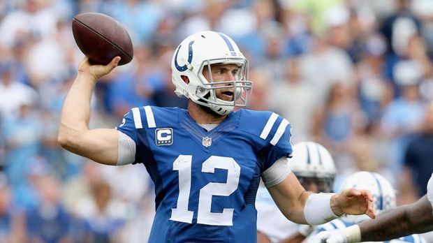 
                <strong>8. Andrew Luck (Indianapolis Colts)</strong><br>
                8. Andrew Luck (Indianapolis Colts) - Auch wenn Andrew Luck in dieser Saison vom Pech verfolgt schien, seinen Trikotverkäufen tut dies keinen all zu großen Abbruch. Der Colts-Quarterback fällt im Gegensatz zum Vorjahr zwar um einige Plätze, schafft es mit Rang acht aber dennoch in die Top 10.
              