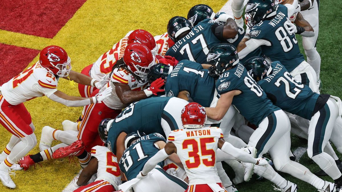 NEW ORLEANS, LA - FEBRUARY 09: QB Jalen Hurts 1 of the Philadelphia Eagles gets a tush push for a touchdown during Super Bowl LIX between the Kansas City Chiefs and the Philadelphia Eagles on Sunda...