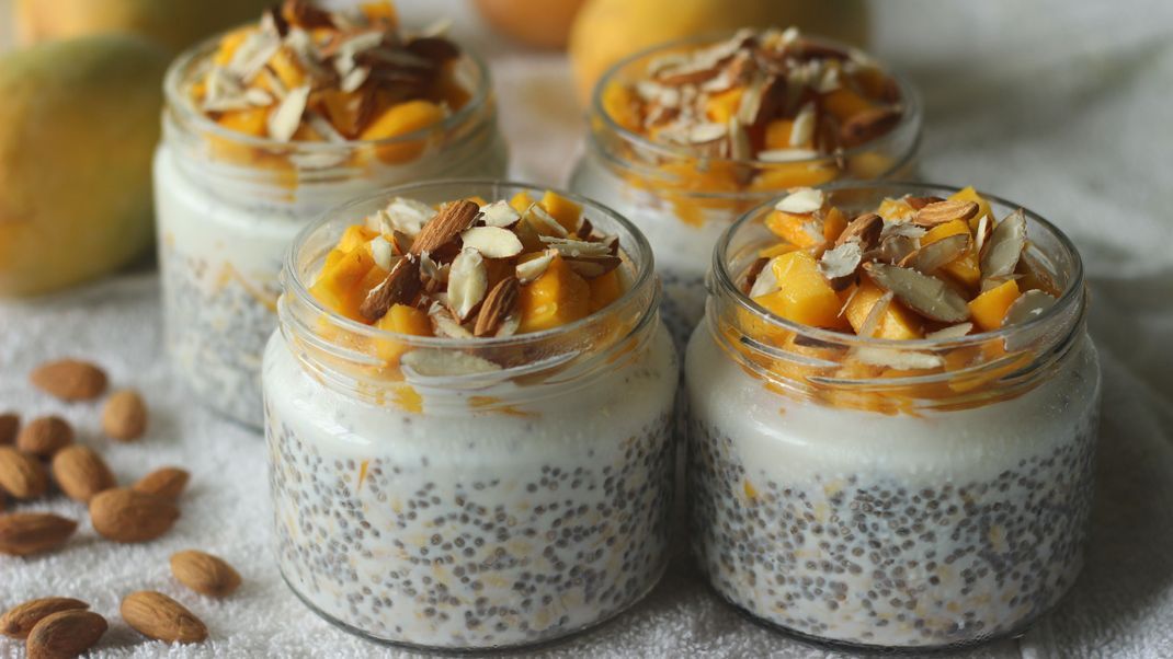 Overnight-Oats eignen sich perfekt, um ein schnelles Frühstück vorzubereiten.