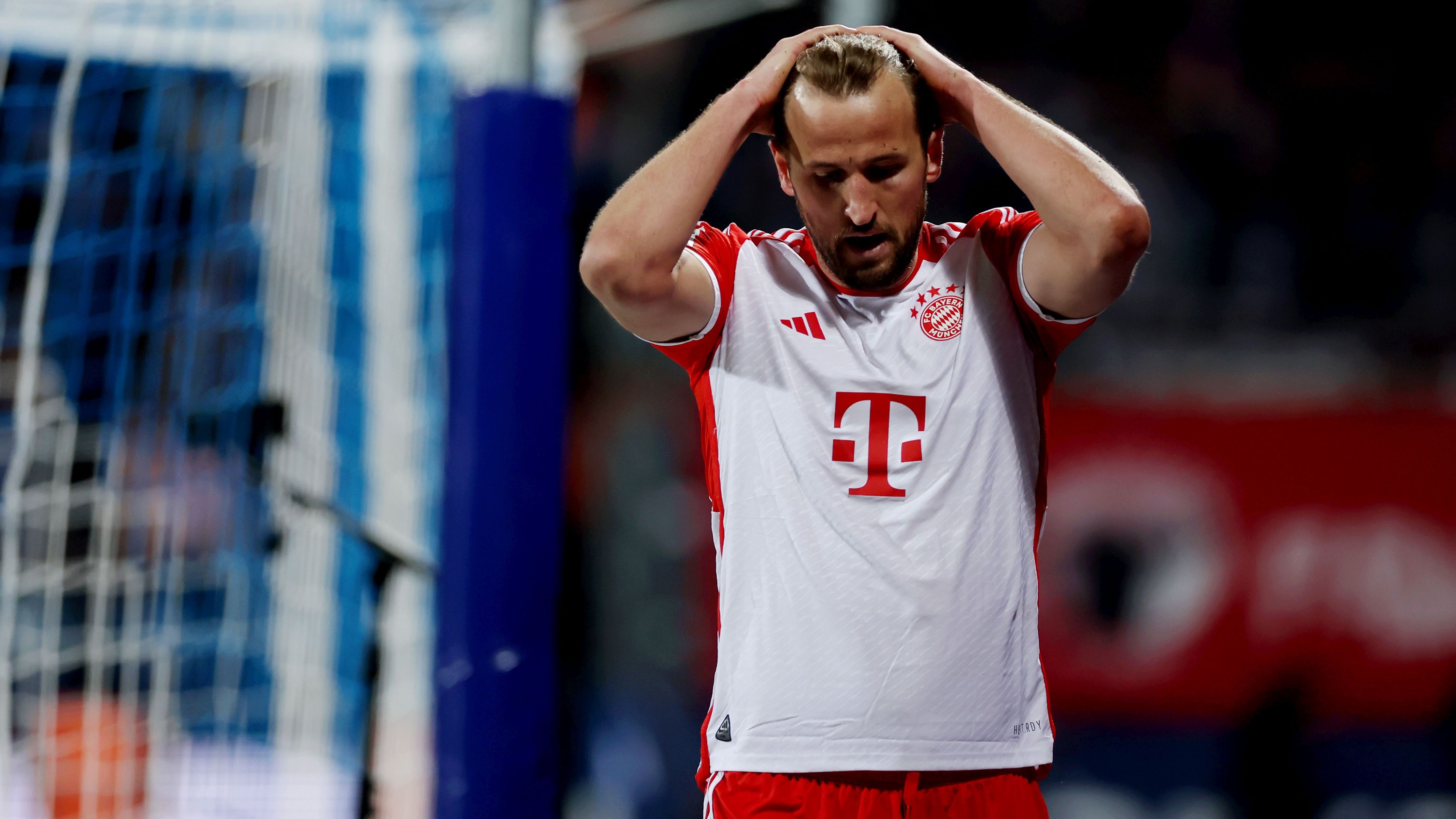 <strong>Harry Kane wird am Lewandowski-Torrekord scheitern</strong><br>Damit hat er den Tottenham-"Fluch" quasi mit nach Deutschland gebracht. Schon auf der Insel blieb Kane trotz vieler Tore über Jahre titellos. Zuletzt beim 2:3 in Bochum verpasste Kane es, aus doch recht vielen Topchancen mehr als nur das eine Tor zu machen. So wird er den Lewandowski-Rekord nicht knacken - zumindest nicht in dieser Saison.