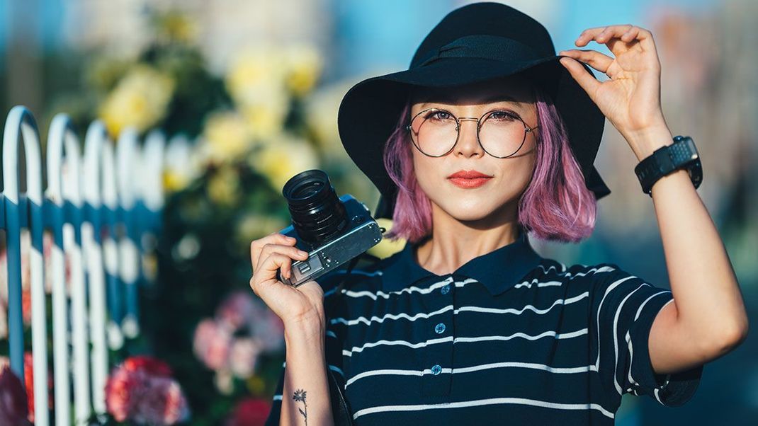 Mittellange Haare, wie der Long Bob, bieten allerlei Styling-Möglichkeiten! Wir zeigen euch die schönsten Looks und Trendfrisuren in unserem Beauty-Artikel.