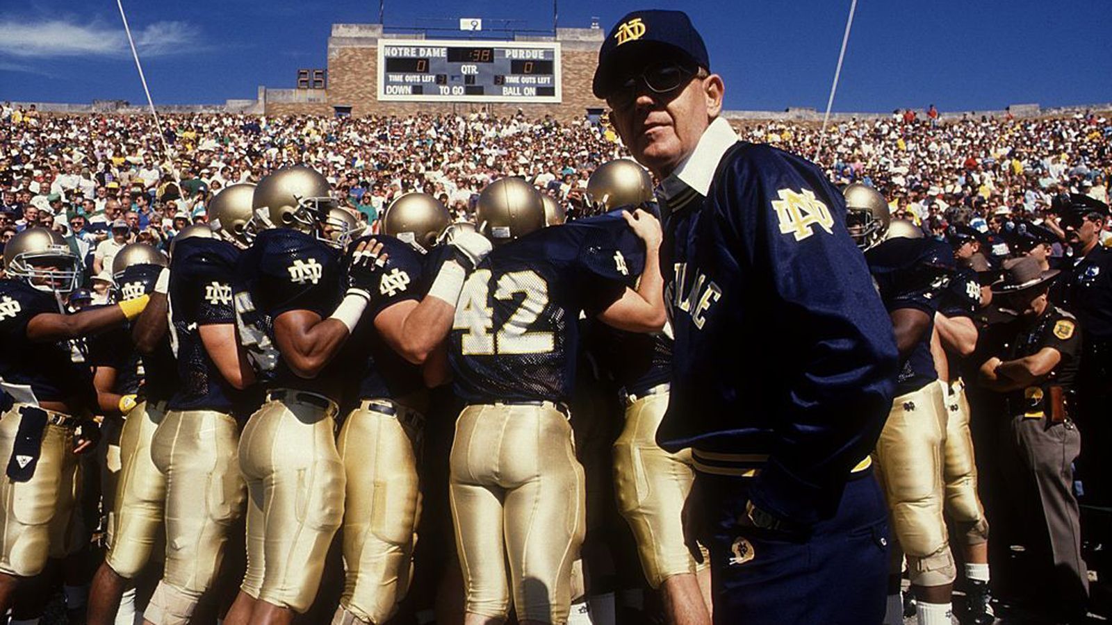 
                <strong>Platz 4: Notre Dame Fighting Irish</strong><br>
                13 Meisterschaften: 1919, 1924, 1929, 1930, 1943, 1946, 1947, 1949, 1964, 1966, 1973, 1977, 1988
              