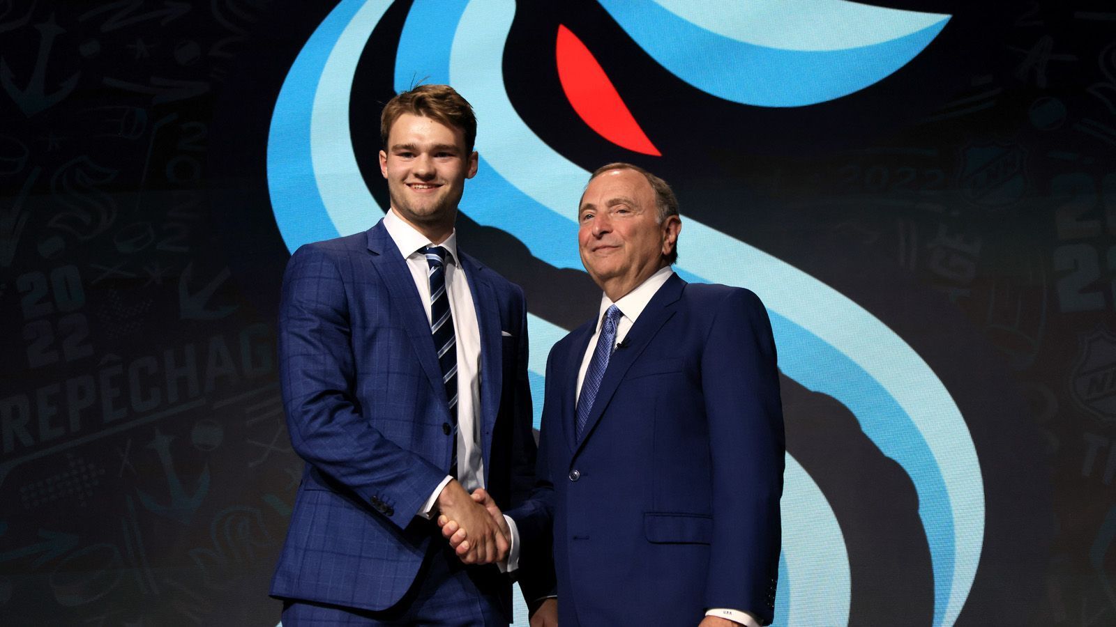 
                <strong>4. Pick - Seattle Kraken: Shane Wright</strong><br>
                &#x2022; Position: Center<br>&#x2022; Nationalität: Kanada<br>&#x2022; Klub: Kingston Frontenacs (OHL, Kanada)<br>
              