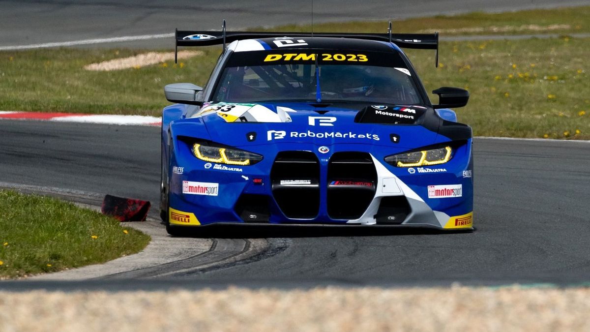 Ungewohnter Anblick: Rene Rast im blauen BMW M4 GT3 des Schubert-Teams