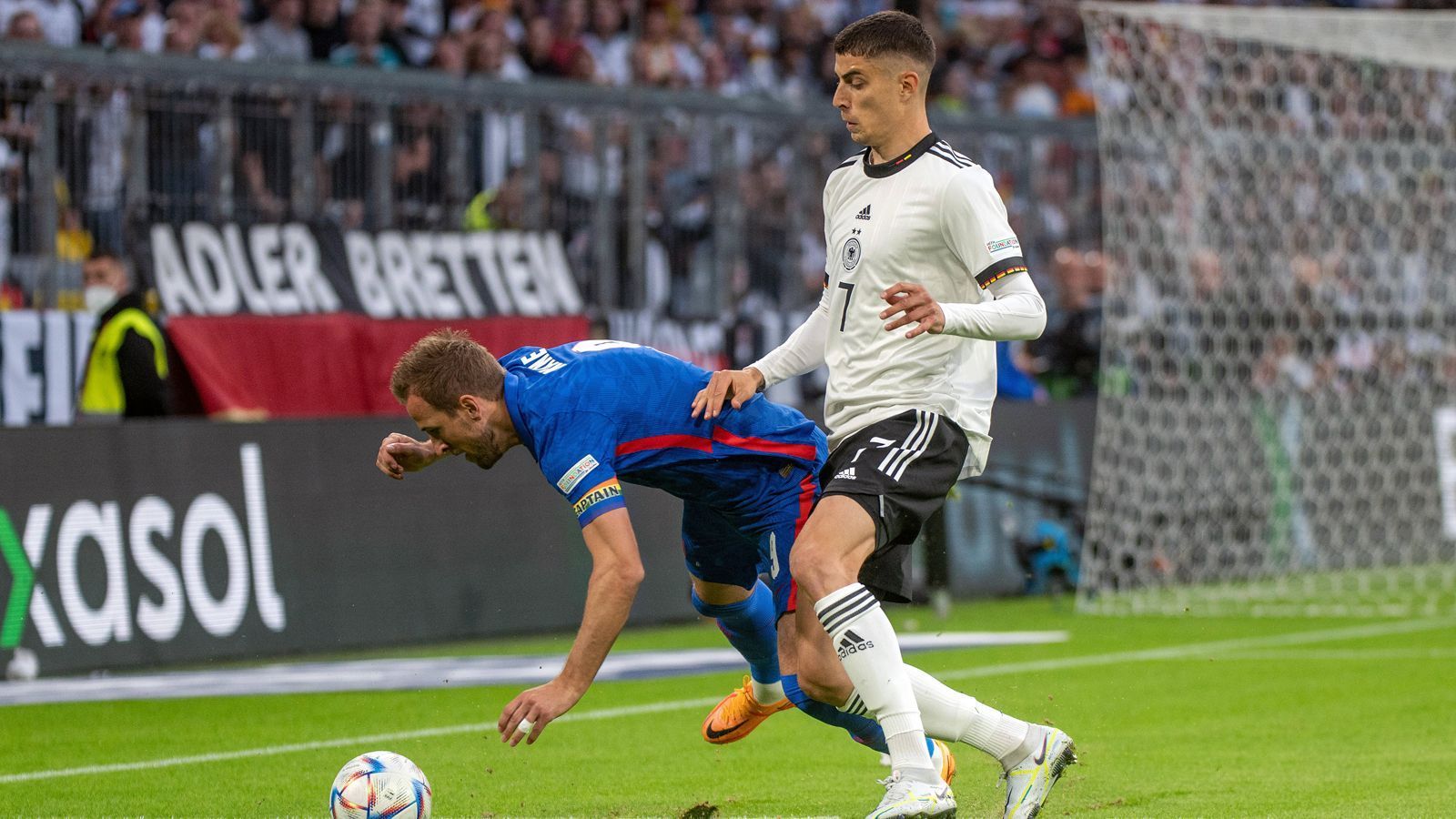 
                <strong>Kai Havertz</strong><br>
                Hat mehrere kleine Chancen. Aber immer verhindert ein Engländer gefährlichere Situationen. Bleibt bei seinen Aktionen häufig unglücklich. ran-Note: 3
              