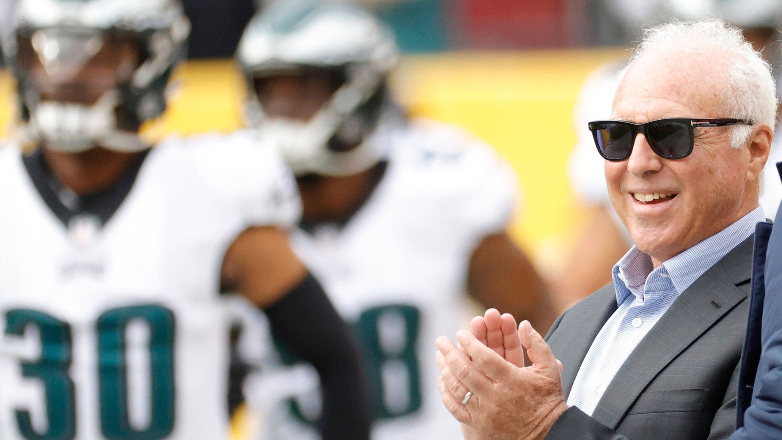 <strong>Platz 20: Jeffrey Lurie - Philadelphia Eagles</strong><br>
                • Reinvermögen: 4,6 Milliarden US-Dollar* (unverändert, -1 Platz)<br>*Familienvermögen
