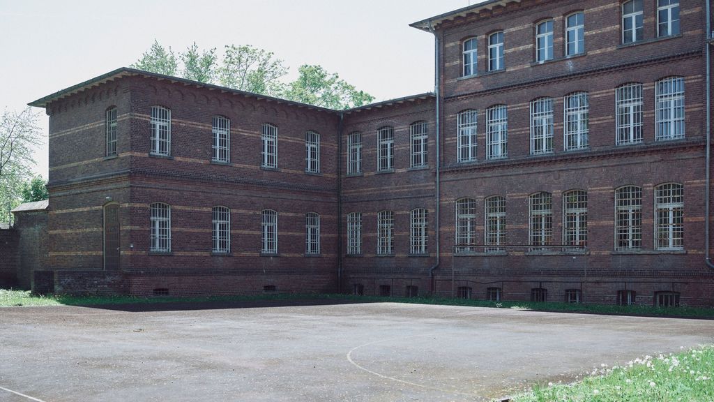 Start von "Most Wanted": 15 Promis brechen aus diesem Horror-Knast aus