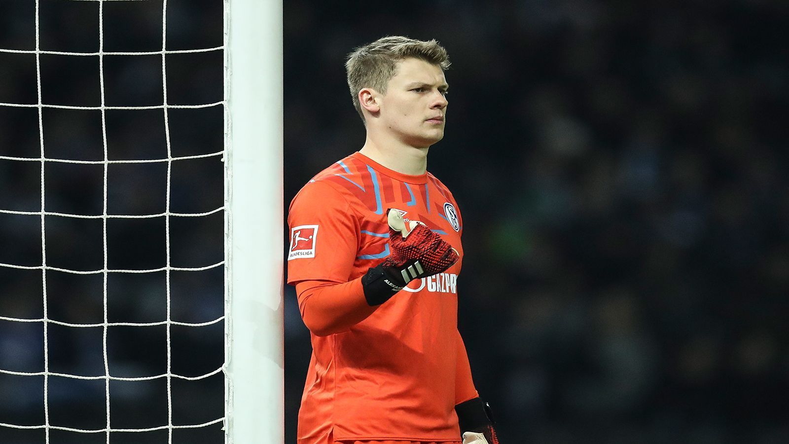 
                <strong>Transferstrategie des FC Bayern: Alexander Nübel</strong><br>
                Beruhigend, dass die Verantwortlichen bereits den Transfer von Schalke-Torwart Alexander Nübel eingetütet haben – ablösefrei. Der Youngster kommt im Sommer aus dem Pott und hat durchaus das Potenzial einen Neuer-Abgang aufzufangen.
              