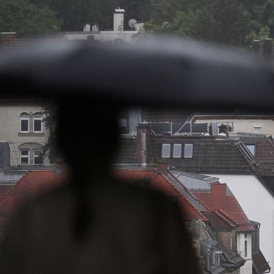Vielerorts kam diesen Juli der Regenschirm öfter zum Einsatz, als der Sonnenschirm. 