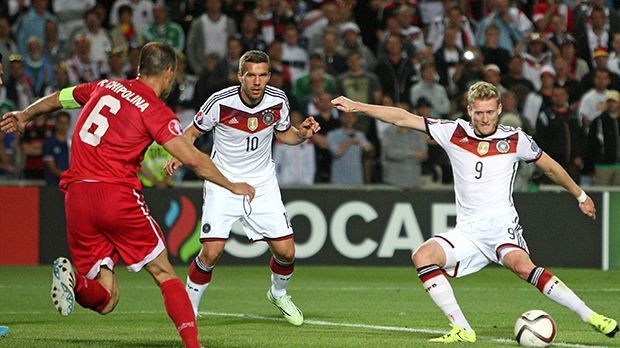 
                <strong>13. Juni 2015: Gibraltar - Deutschland 0:7</strong><br>
                13. Juni 2015: Gibraltar - Deutschland 0:7. Das einzige Torfestival während dieser EM-Qualifikation fand im Rückspiel gegen Gibraltar statt. Andre Schürrle traf drei Mal, Max Kruse netzte zwei Mal ein, auch Ilkay Gündogan und Karim Bellarabi trafen. EM-Ticket sicher?
              