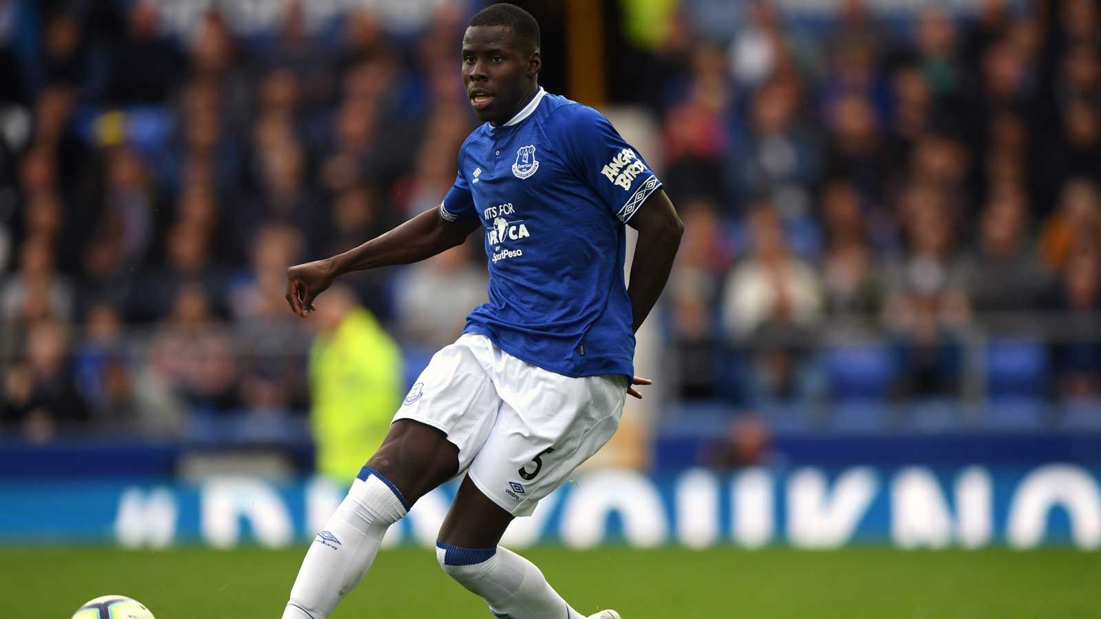 
                <strong>Abwehr - Kurt Zouma (FC Everton)</strong><br>
                Der französische Innenverteidiger Kurt Zouma hat bei Stammverein Chelsea noch einen laufenden Vertrag bis 2023. Doch bei den "Blues" wird der 23-Jährige gerne verliehen. Nach dem Abstieg mit Leihverein Stoke wurde der Zouma im Sommer 2018 gleich wieder verliehen - dieses Mal zum FC Everton. Bei den "Toffees" kam Zouma bislang in sechs von acht Ligaspielen zum Einsatz, ab dem vierten Spieltag jeweils über die volle Distanz. Zuletzt steuerte Zouma beim 2:1-Erfolg bei Leicester City sogar die Vorlage zum Siegestreffer von Gylfi Sigurdsson bei.
              