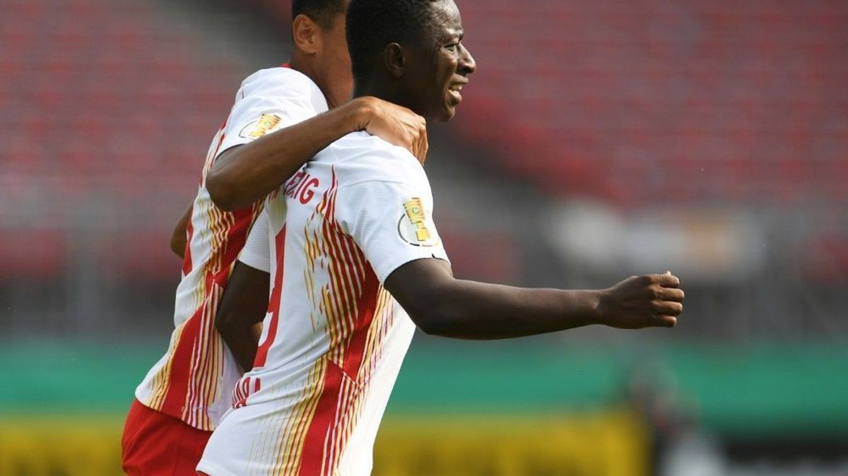 Amadou Haidara erzielt den Führungstreffer für Leipzig