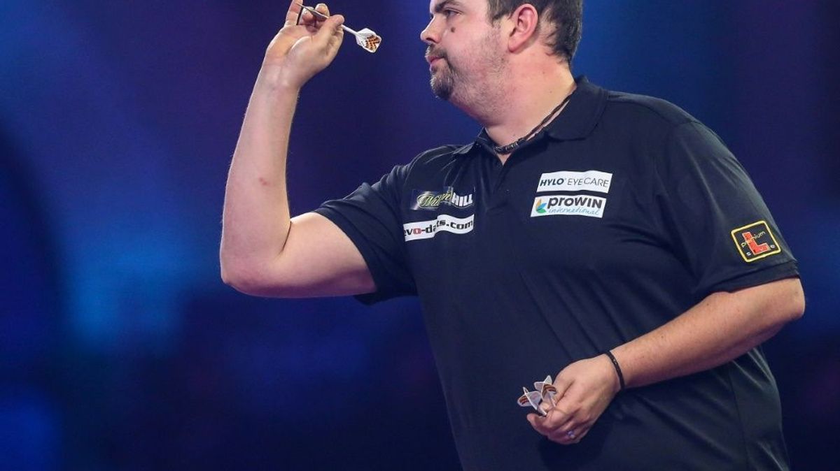 Gabriel Clemens schlägt Ex-Weltmeister Rob Cross