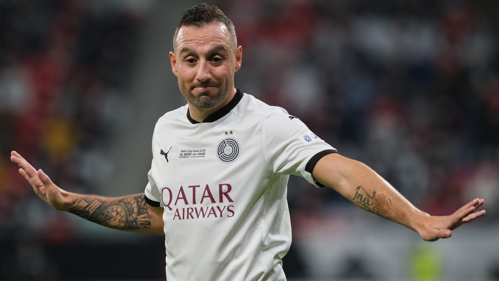 
                <strong>Santi Cazorla (Al-Sadd SC/Katar)</strong><br>
                Viel besser läuft es für einen anderen Spanier in Katar: Santi Cazorla. Der frühere Arsenal- und Villarreal-Profi kickt für den amtierenden Meister Al-Sadd und zwar unter Trainer Xavi, der schon als Aktiver eine Ikone beim FC Barcelona war. Der 36-jährige Cazorla, der mit Spanien 2008 und 2012 den EM-Titel gewann, spielt seit 2020 für Al-Sadd. Mit 13 Toren und elf Vorlagen hatte der Mittelfeldspieler in der Vorsaison großen Anteil am Meistertitel seines Teams.
              