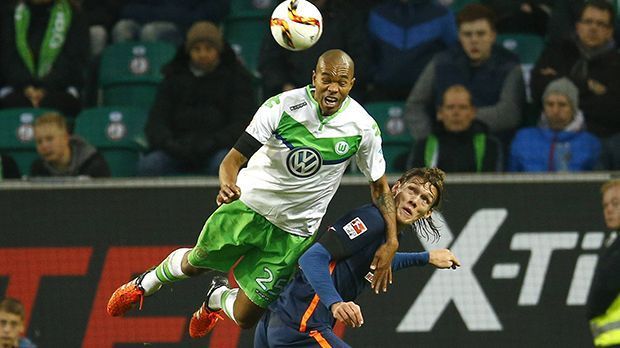 
                <strong>Verteidigung: Naldo (33, VfL Wolfsburg)</strong><br>
                Abwehr: Naldo (33, VfL Wolfsburg): Immer wieder Naldo. Der Brasilianer ist unermüdlich. Jahrelang war er das Bollwerk in der Bremer Abwehr, seit 2012 hält Wolfsburgs Abwehr zusammen. Auch seine Torgefährlichkeit hat der 33-Jährige nicht eingebüßt.Im Champions-League-Spiel gegen Manchester United erzielte er gleich zwei Treffern. Von Altersmüdigkeit ist bei Kopfballschreck Naldo keine Spur.
              