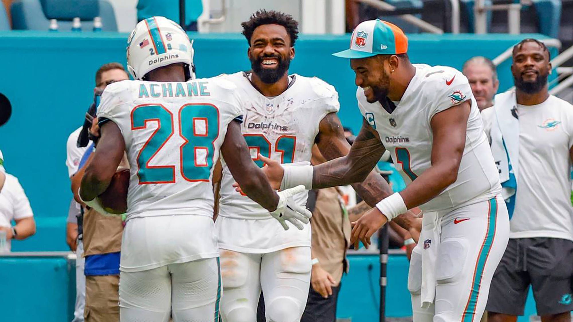 <strong>De'Von Achane &amp; Raheem Mostert (Miami Dolphins)</strong><br>Nach dem hart erkämpften Sieg gegen die Jacksonville Jaguars müssen die Miami Dolphins gleich wieder im Thursday Night Game gegen die Buffalo Bills ran. Das Team von Head Coach Mike McDaniel muss dabei allerdings womöglich auf gleich zwei Running Backs verzichten.&nbsp;