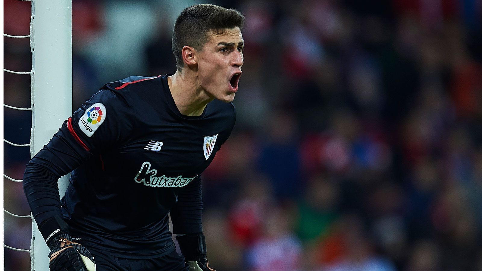 
                <strong>Kepa ist Vogelfreund</strong><br>
                Kepas Spitzname lautet "Jilguero", abgeleitet vom spanischen Namen des Vogels Stieglitz. Denn er ist seit seiner Kindheit ein Vogel-Narr. Damals brachte er gemeinsam mit seinem Vater Finken das Singen bei und gewann 2008 und 2010 sogar die regionale Meisterschaft. Seine drei Finken hat er auf die Namen Oker, Rocky und Räikkönen getauft.
              