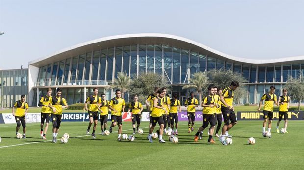 
                <strong>Borussia Dortmund</strong><br>
                Vom 7. bis 16. Januar fährt die Mannschaft dann ins Trainingslager nach Dubai. Dort bestreitet die Borussia ein Testspiel gegen den südkoreanischen Meister Jeonbuk Hyundai Motors.
              