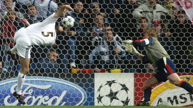 
                <strong>2004 - Achtelfinale</strong><br>
                In der zweiten Partie schießt Zinedine Zidane Real Madrid ins Glück und bringt seine Madrilenen ins Viertelfinale.
              