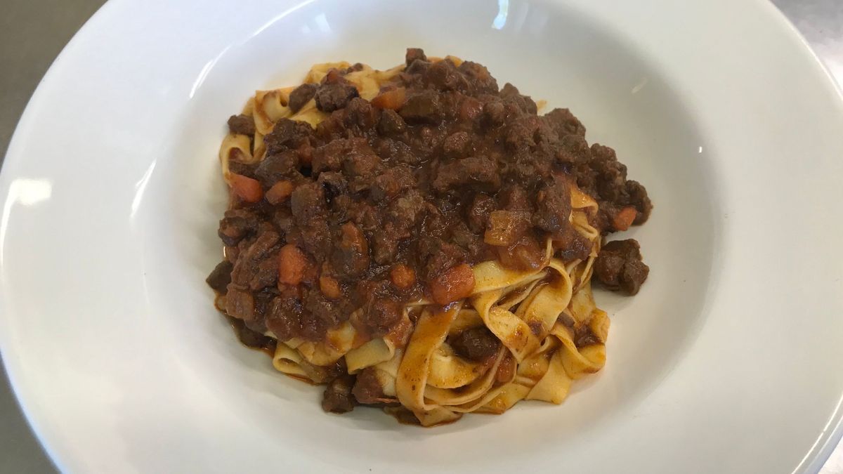 Toskanisches Wildschweinragout mit frischen Tagliatelle