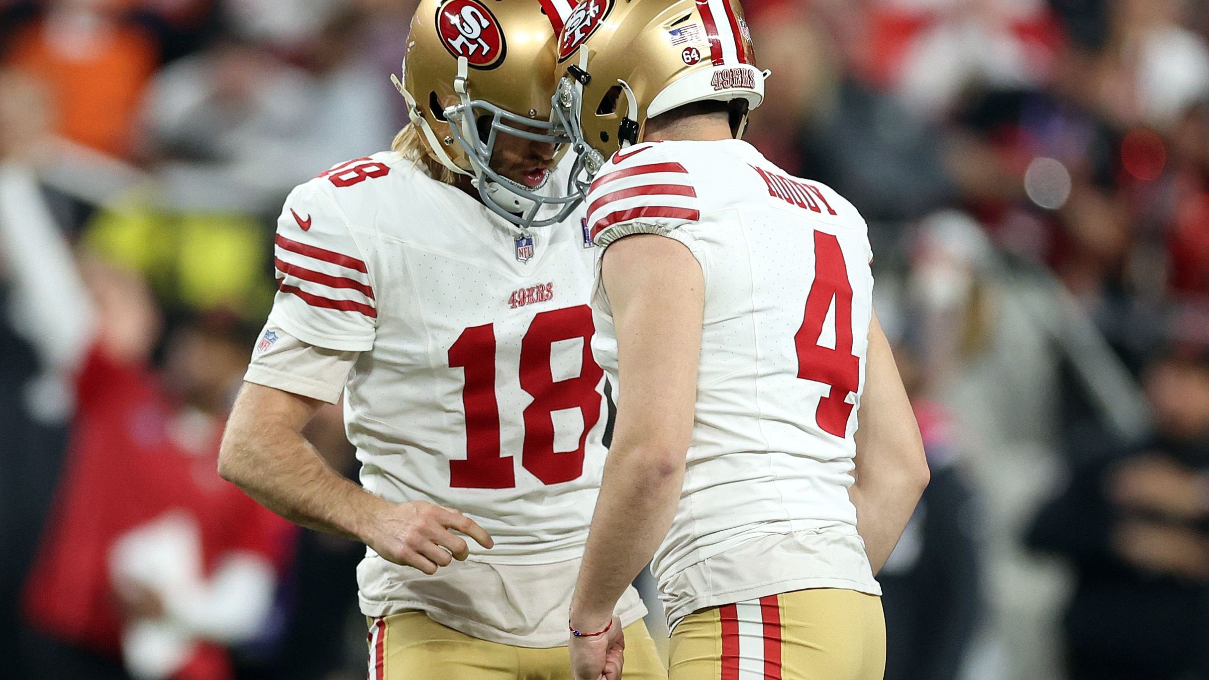 <strong>Längste durchschnittliche Punt-Länge in einem Super Bowl: 50,8 Yards</strong><br>Auch die Punter erwischten einen Sahnetag. Oft gefordert waren Tommy Townsend von den Chiefs und Mitch Wishnowsky (l.) von den 49ers allemal. Gemeinsam legten sie mit ihren Punts eine durchschnittliche Distanz von 50,8 Yards zurück - der höchste je in einem Super Bowl erzielte Wert. Verrückt: Beide erreichten mit je fünf Versuchen 254 Yards und damit auch individuell 50,8 Yards.