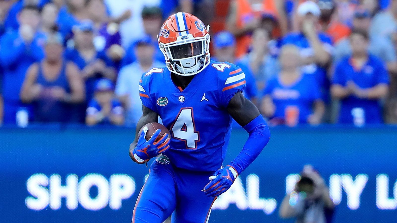 
                <strong>27. Picks: Baltimore Ravens - Kadarius Toney, WR 	</strong><br>
                Neben den Quarterbacks finden sich auch bei den Wide Receivern in diesem Jahr jede Menge große Talente. Eines davon ist Toney, den die Ravens zu einem Erstrnden-Pick machen.
              