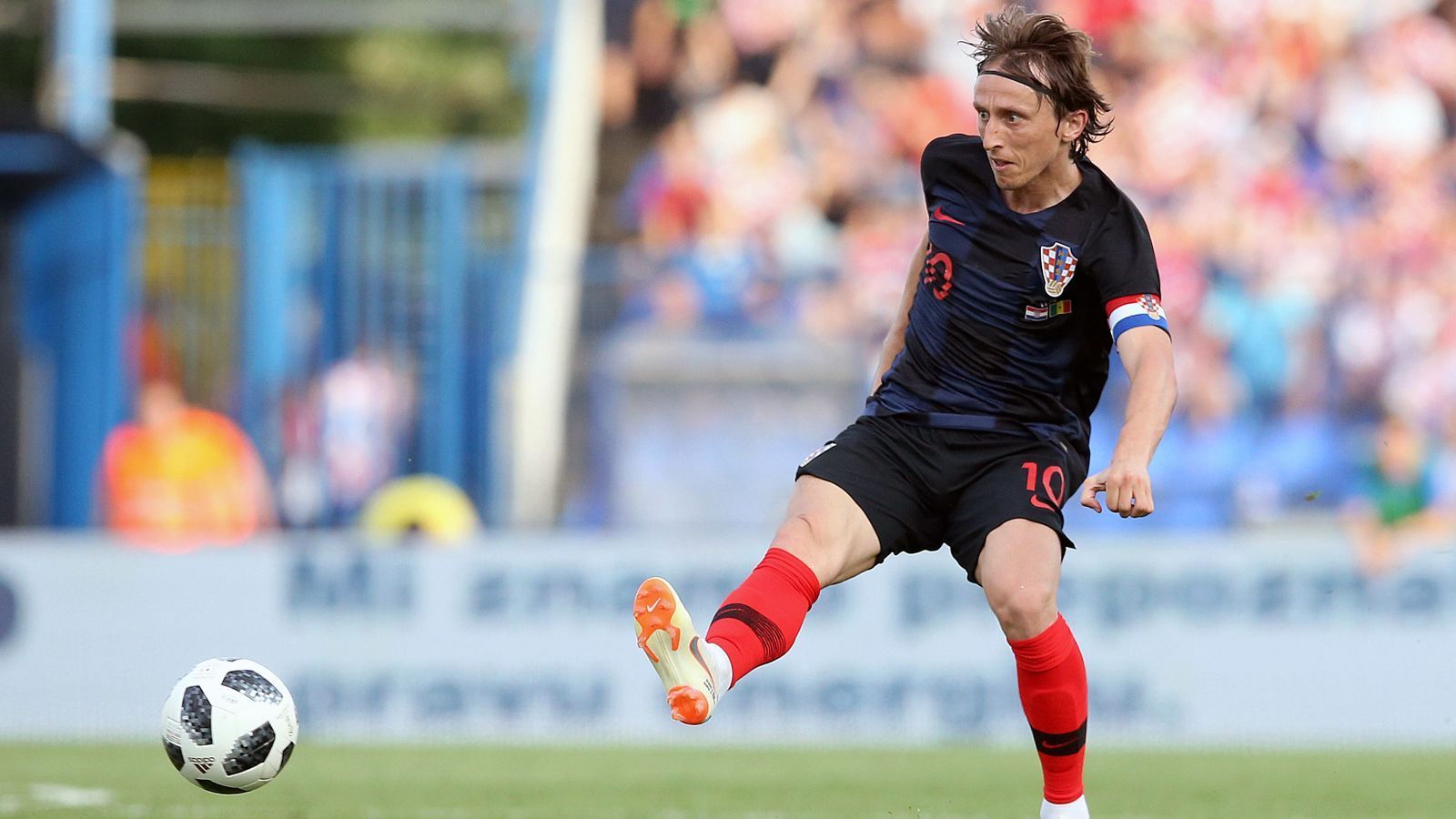 
                <strong>Zentrales Mittelfeld - Luka Modric</strong><br>
                Spielt bei der WM für KroatienVerein: Real Madrid
              