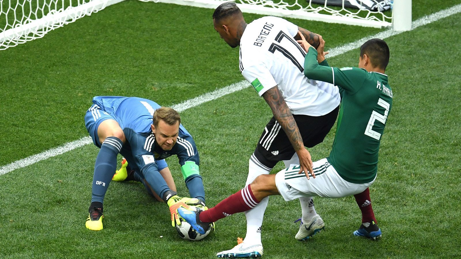 
                <strong>Im Tor: Manuel Neuer</strong><br>
                Von den Diskussionen im Vorfeld der Weltmeisterschaft ist nichts mehr übriggeblieben. Manuel Neuer ist fit und somit die klare Nummer eins!
              