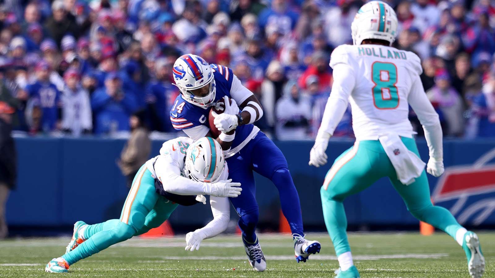 
                <strong>Miami Dolphins – CB</strong><br>
                Die Passverteidigung der Miami Dolphins gehörte in der vergangenen Saison zu den Schlechtesten der Liga. Das lag auch an Verletzungen der Stamm-Cornerbacks Xavien Howard und Byron Jones. Letzterer ist inzwischen durch Jalen Ramsey ersetzt. Trotzdem bleibt die Frage, ob Howard wieder an sein Niveau von vor zwei Jahren anknüpfen kann. Deswegen sollte ein Cornerback ganz oben auf der Draft-Liste der Dolphins stehen, auch wenn sie in diesem Draft keinen Erst-Runden-Pick haben.
              