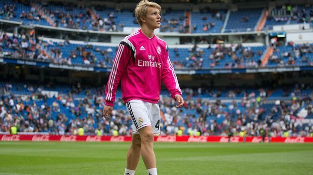 
                <strong>Martin Ödegaards Zukunft</strong><br>
                Martin Ödegaard ist unzufrieden mit seiner Situation bei Real Madrid. Das norwegische Wunderkind spielt derzeitig für die zweite Mannschaft von den Königlichen, möchte aber mehr Einsatzzeit in einer ersten Liga sammeln. Wie die "Marca" berichtet, könnte Ödegaard bereits im Winter ausgeliehen werden. Ran.de zeigt mögliche Stationen für den 16-Jährigen. 
              