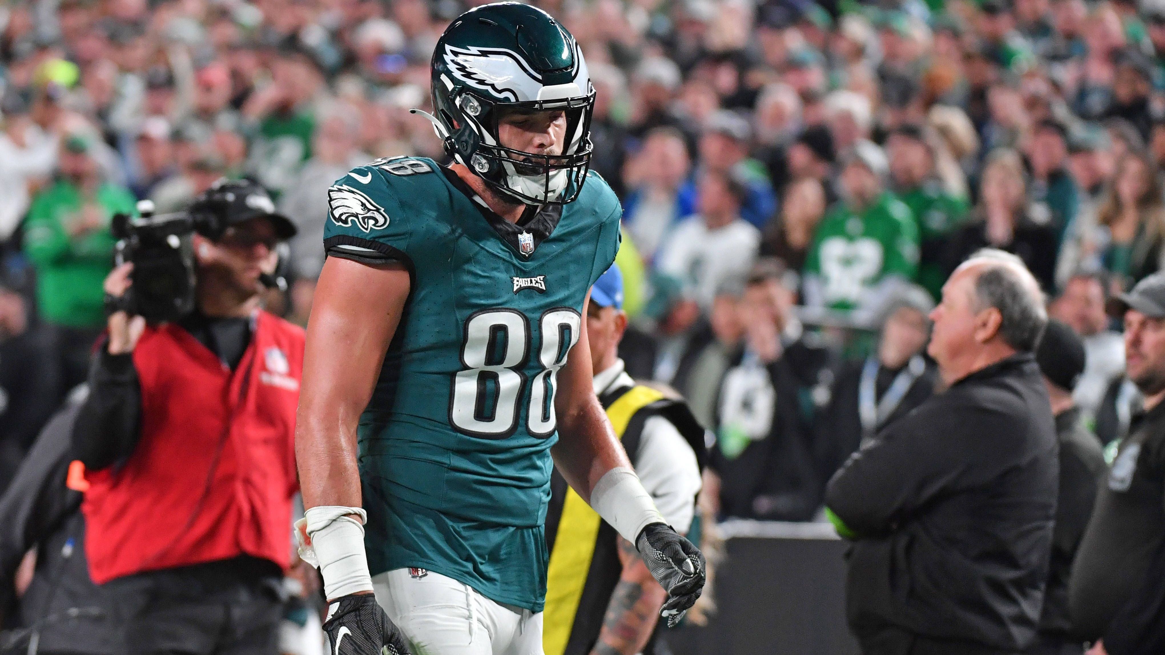 <strong>Goedert-Ausfall schmerzt </strong><br>Bitter für Philly: Tight End Dallas Goedert, der im Laufe der Spielzeit immer besser in Schwung kam, verletzte sich gegen die Cowboys am Unterarm und fehlt vorerst. Der 28-Jährige hätte gegen die Chiefs eine wichtige Anspielstation für die Mitte des Feldes darstellen können, dort präsentierte sich Kansas City nicht immer sattelfest.